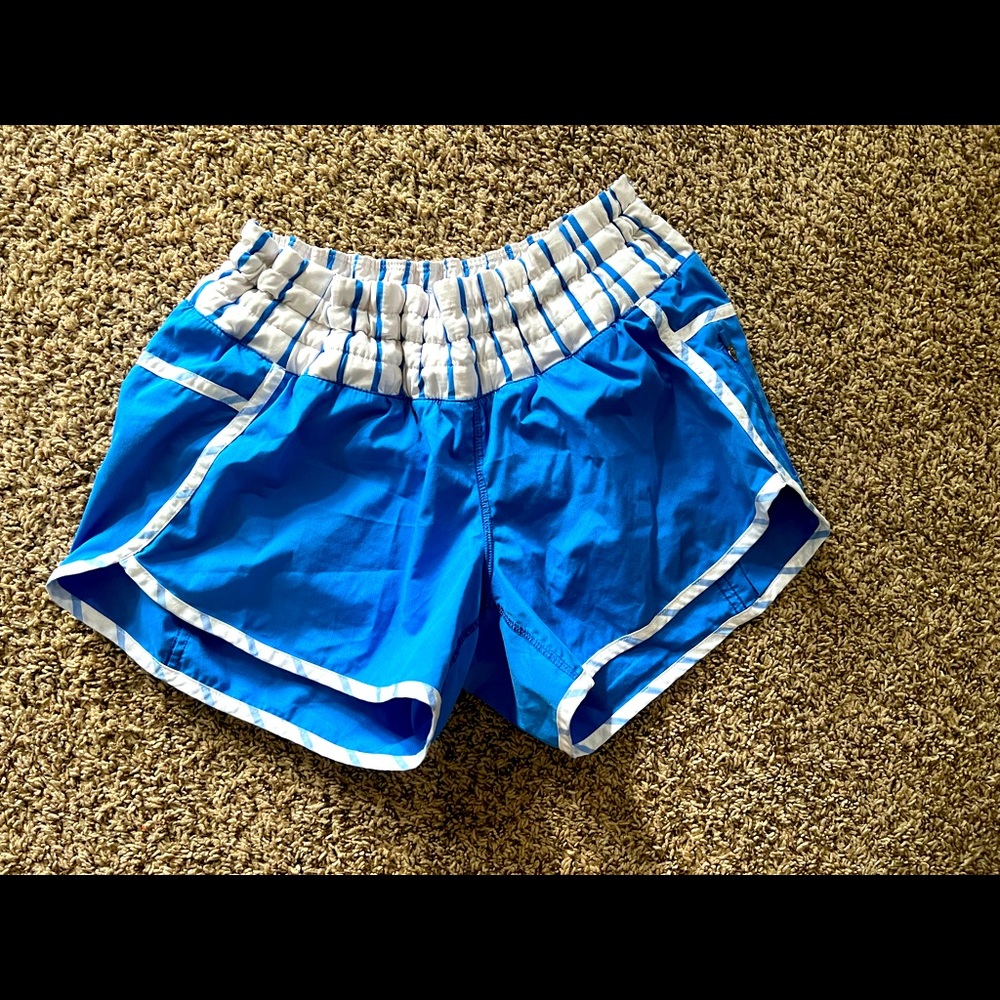 Lululemon womens size 8 blue and white shorts